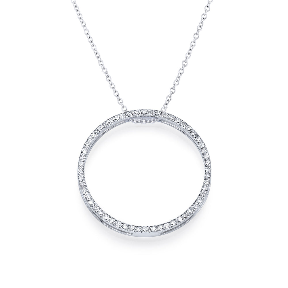 תליון Zephyr - עיגול מושלם משובץ יהלומים בעיצוב זורם ועדין