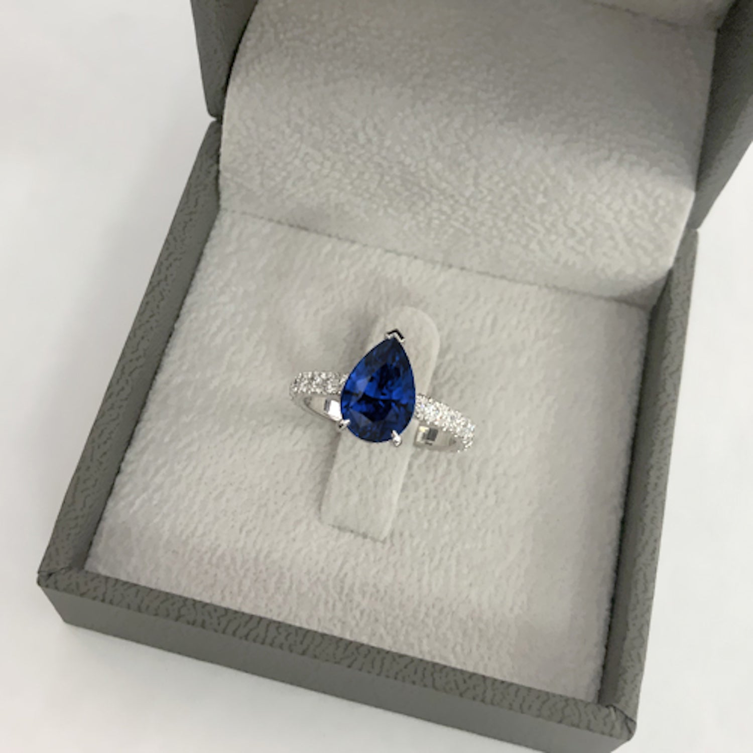 אירוסין סקאי מעבדה - levys-jewelry