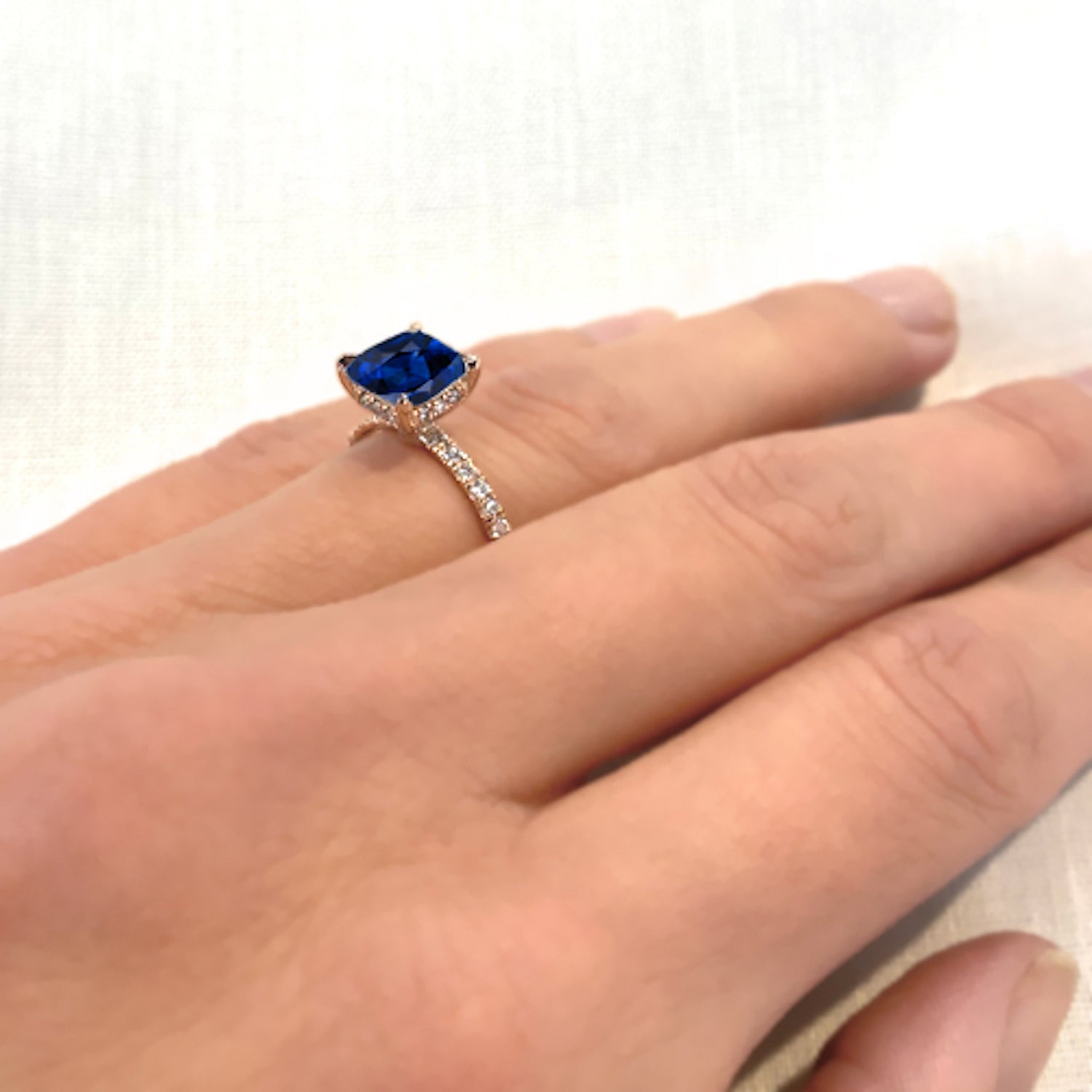 טבעת אסטרה – הספיר משדר עוצמה וסטייל, טבעת מרשימה ונשית