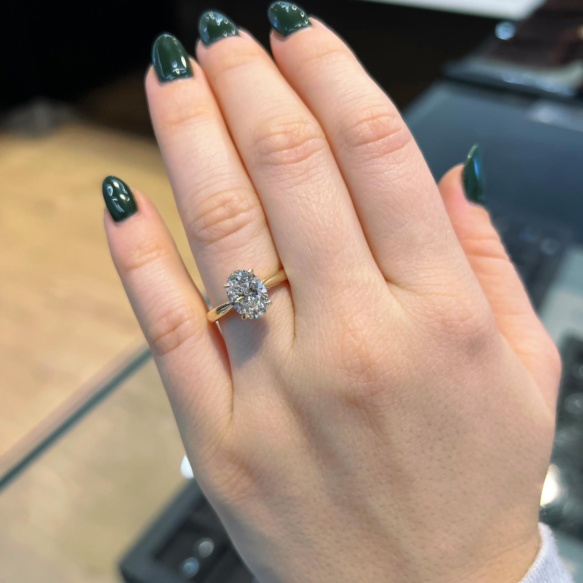 טבעת מלדיב בתצוגת  על יד