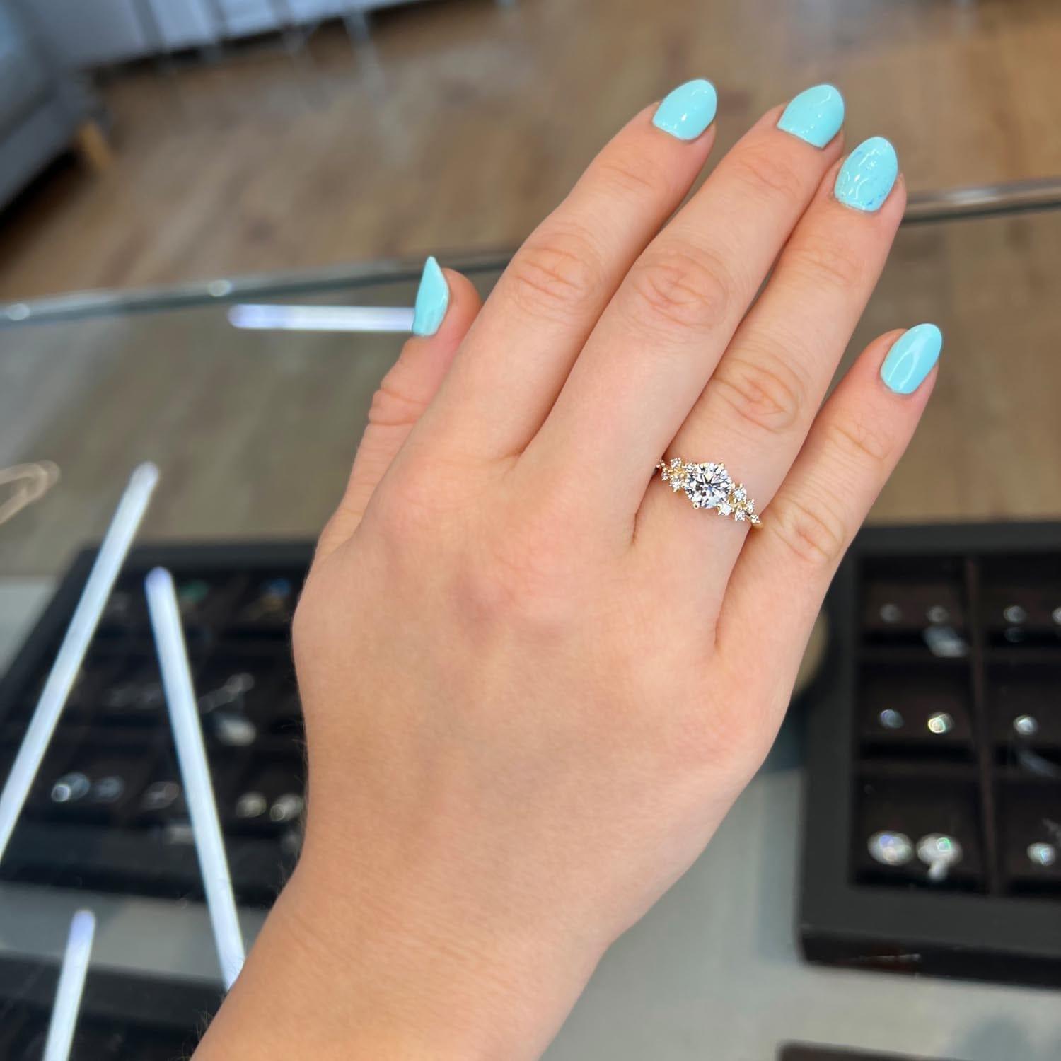 טבעת קורל על יד