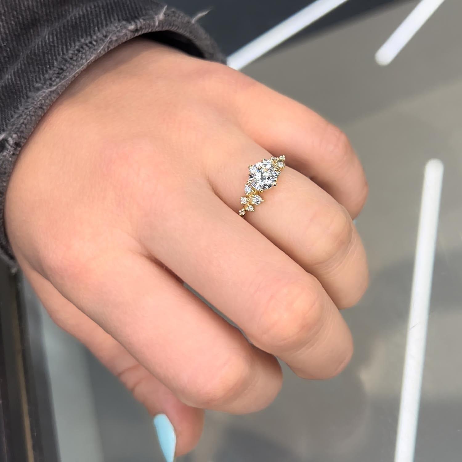 טבעת קורל על יד