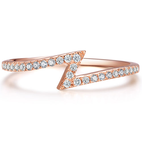 טבעת בנד אמזון ברוז גולד - עיצוב גיאומטרי משובץ יהלומים