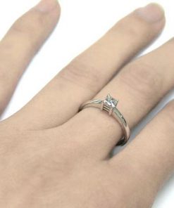 טבעת אירוסין, טבעת פרינסס, טבעת סוליטר, טבעת זהב לבן, טבעת קלאסית, טבעת יהלום מרובע